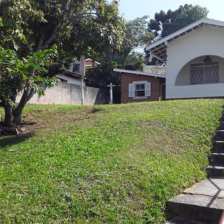 Suite Bem Localizada. Campos do Jordão Esterno foto